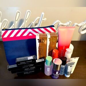 Free items during live shows! Join us during our 1-hour live shows!